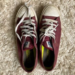 Maroon low top converse